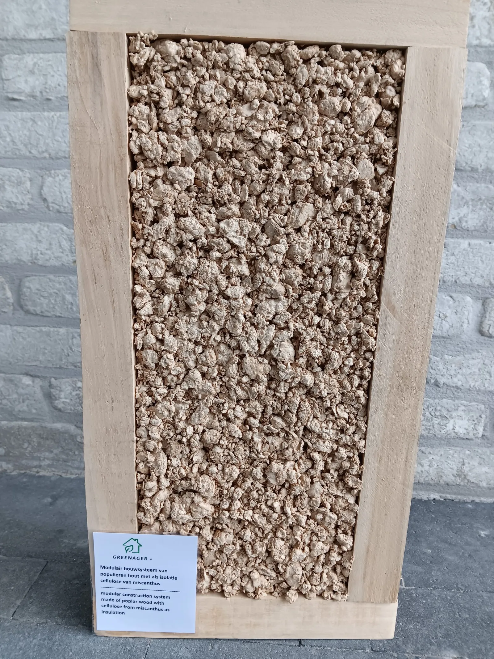 Miscanthus cellulose in a wooden frame