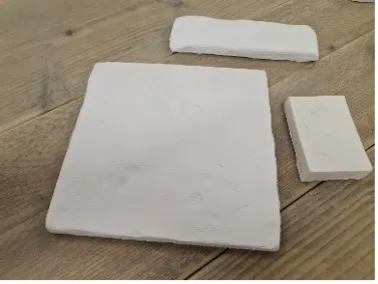 Witte plaatjes van bio isolatiemateriaal